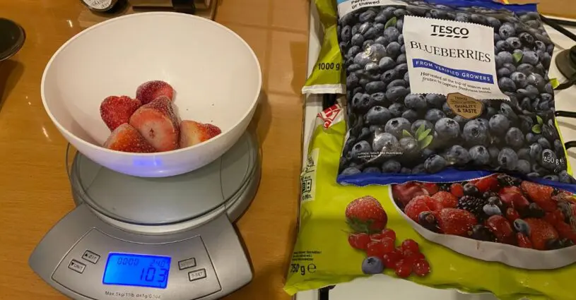 Príprava mrazeného ovocia na rozmrazenie