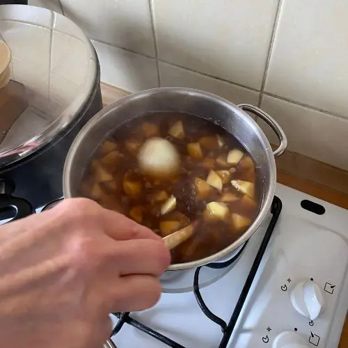 varenie šošovice s pridanými zemiakmi