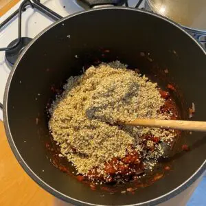 Ku cibuli a koreniu sa pridá quinoa
