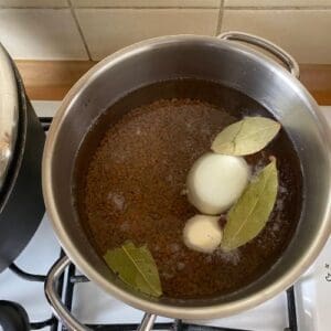 varenie šošovice s cibuľou a bobkovým listom